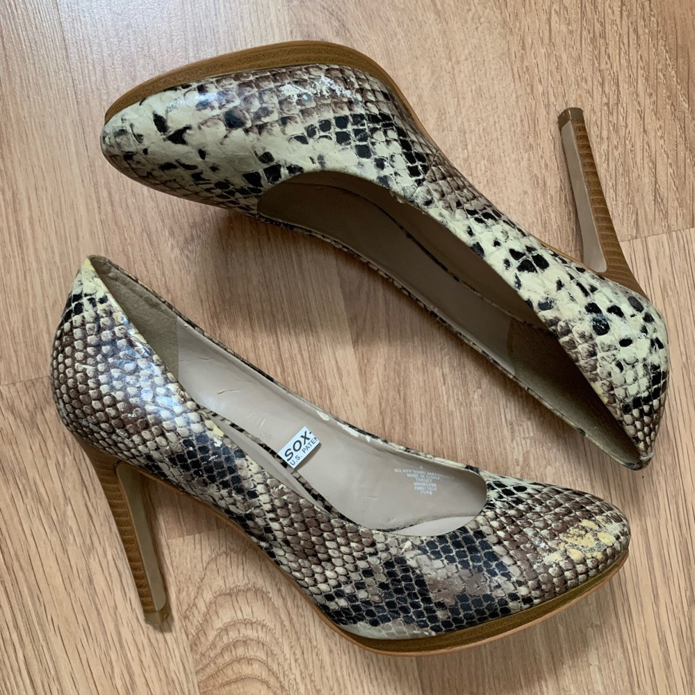 Missimo Supply Co snake print pumps